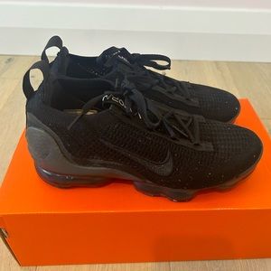 NIKE WOMEN’S AIR VAPORMAX 2021 FLYKNIT BLACK - BRAND NEW - SIZE 7